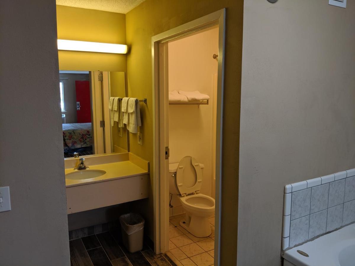 Economy Inn Express Rock Hill Bagian luar foto